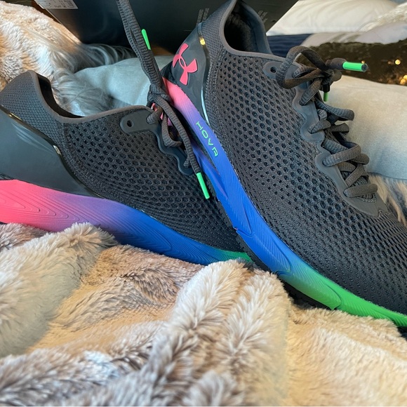 Under Armour HOVR Sonic 4 in Black and Pink NWT - Picture 3 of 6